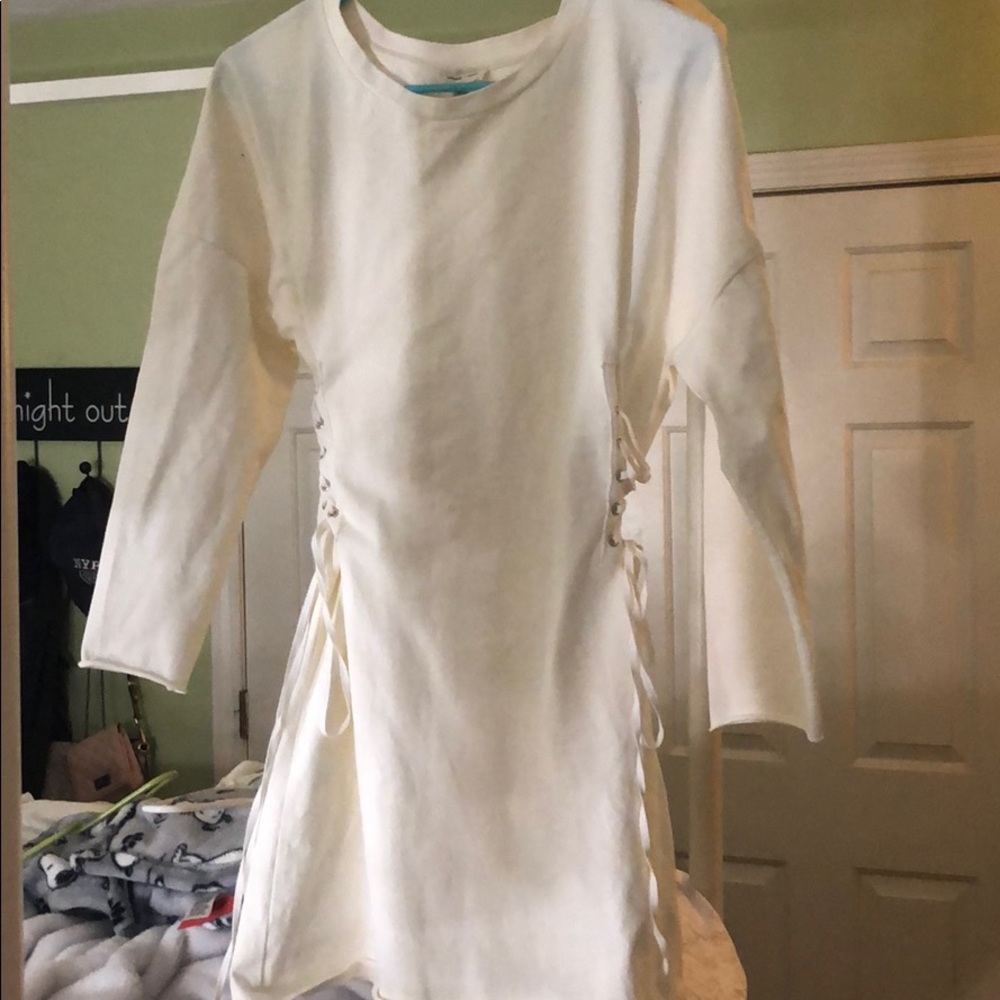 white long sleeve dress